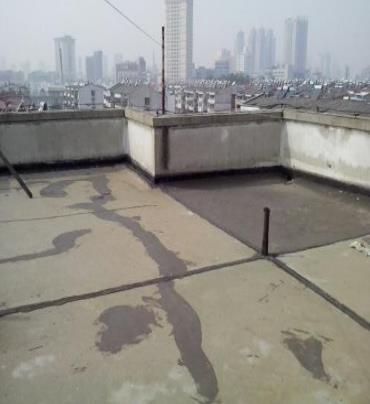古蔺漏水维修 楼顶漏水是什么原因，楼顶漏水维修方法是什么?