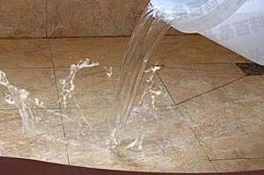 古蔺漏水维修 免砸砖防水材料该如何施工